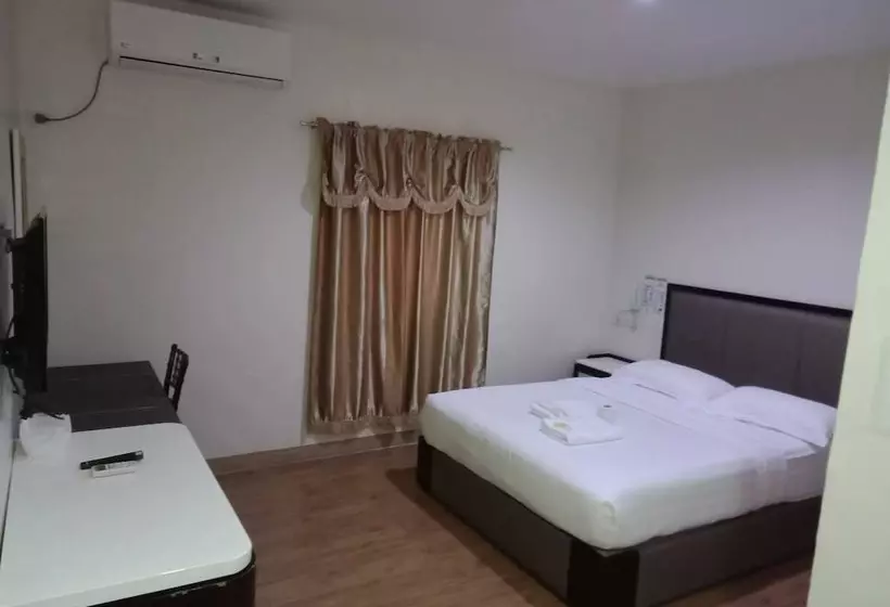 Retkeilymaja Meaco Royal Hotel   Tabaco