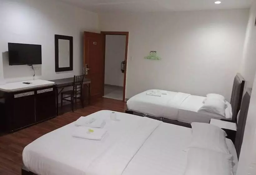 Retkeilymaja Meaco Royal Hotel   Tabaco