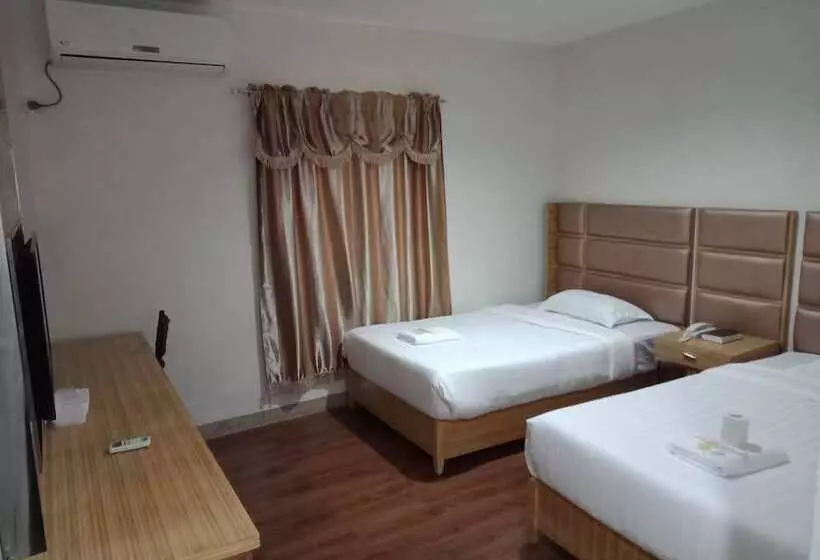 Retkeilymaja Meaco Royal Hotel   Tabaco