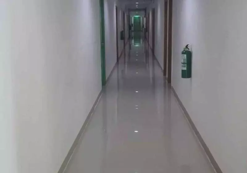 Retkeilymaja Meaco Royal Hotel   Tabaco