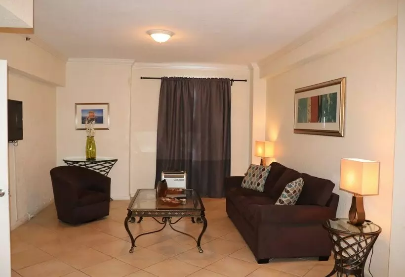 ホテル On Hollywood Beach  Affordable Two Bedrooms Sleeps 6 With Two Bathrooms