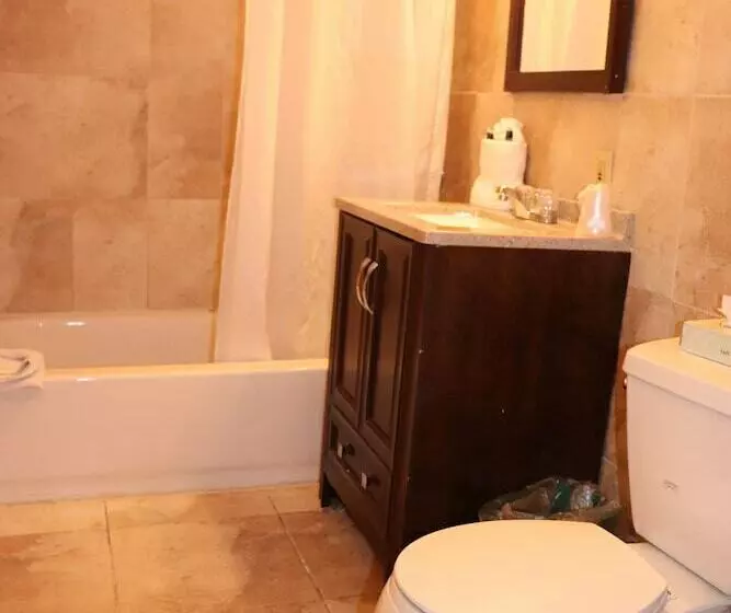 ホテル On Hollywood Beach  Affordable Two Bedrooms Sleeps 6 With Two Bathrooms