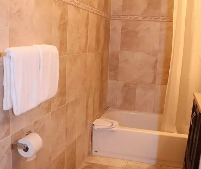ホテル On Hollywood Beach  Affordable Two Bedrooms Sleeps 6 With Two Bathrooms