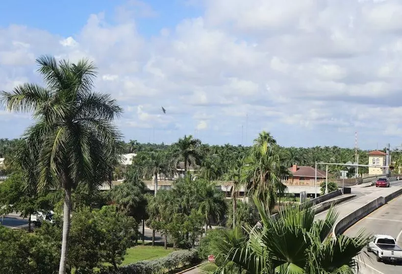ホテル On Hollywood Beach  Affordable Two Bedrooms Sleeps 6 With Two Bathrooms