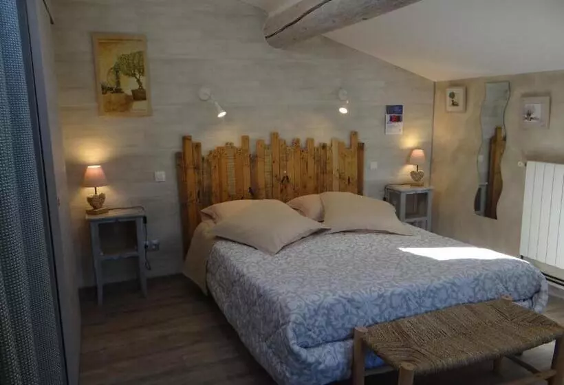 تختخواب و صبحانه Mas Val Chênaie Gordes