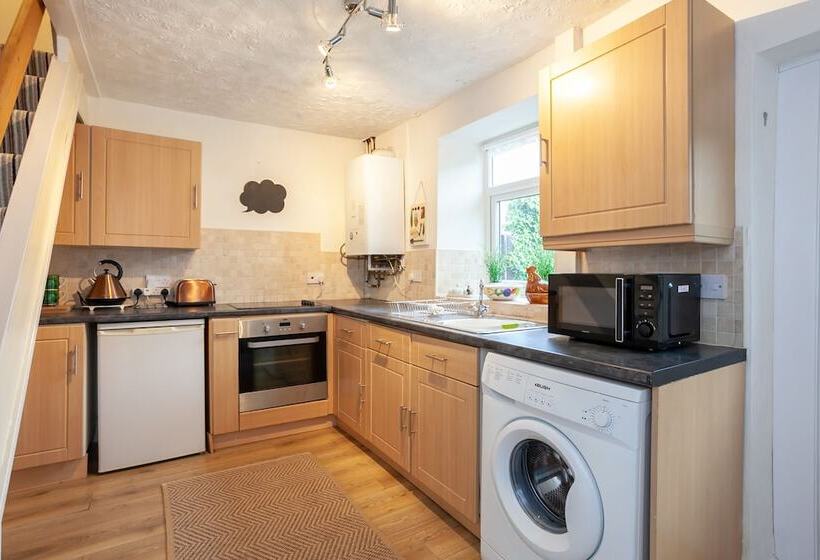 Ferncliff Cottage   In Peak Distric