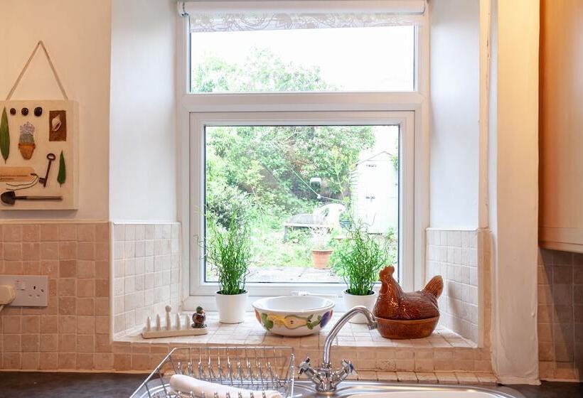 Ferncliff Cottage   In Peak Distric