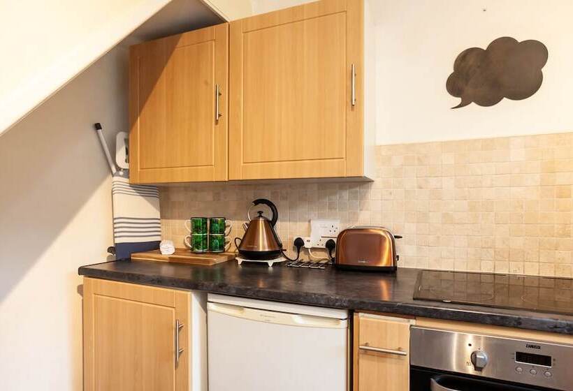 Ferncliff Cottage   In Peak Distric