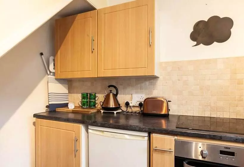 Ferncliff Cottage   In Peak Distric