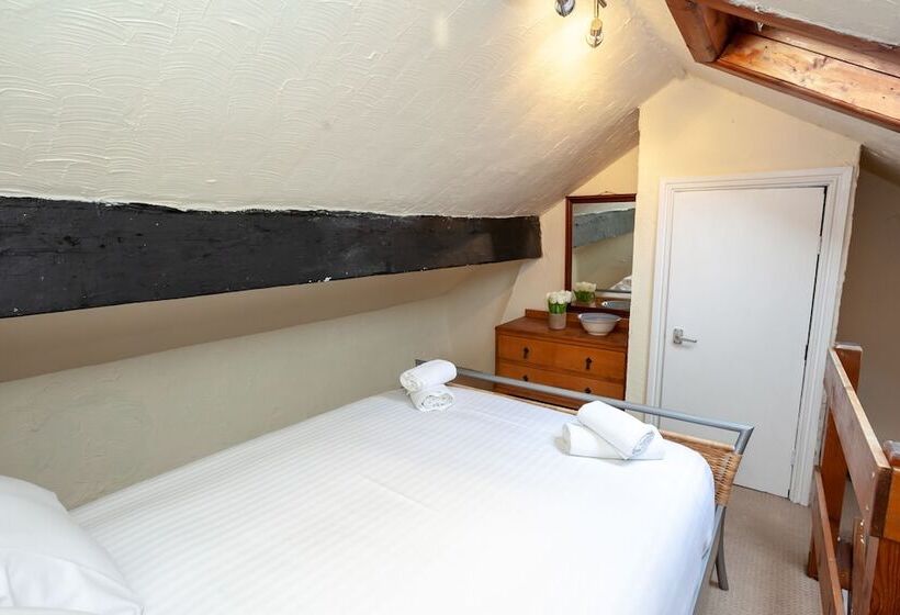 Ferncliff Cottage   In Peak Distric