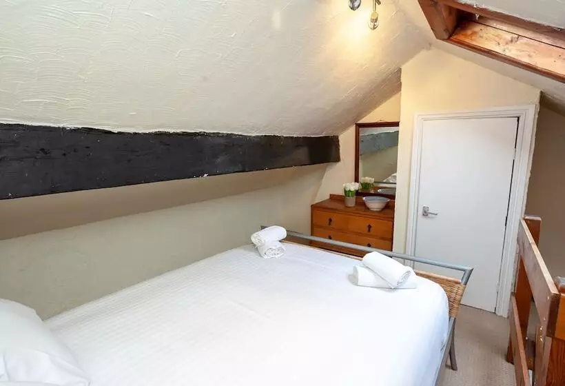 Ferncliff Cottage   In Peak Distric