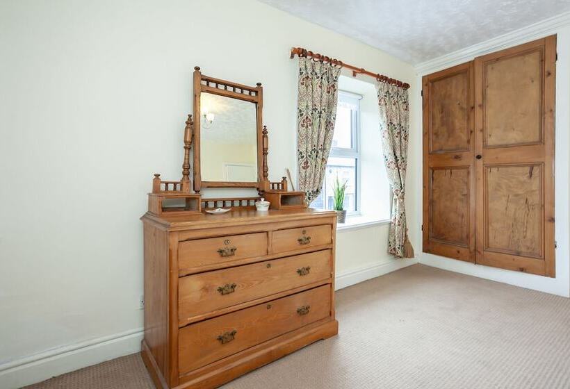 Ferncliff Cottage   In Peak Distric