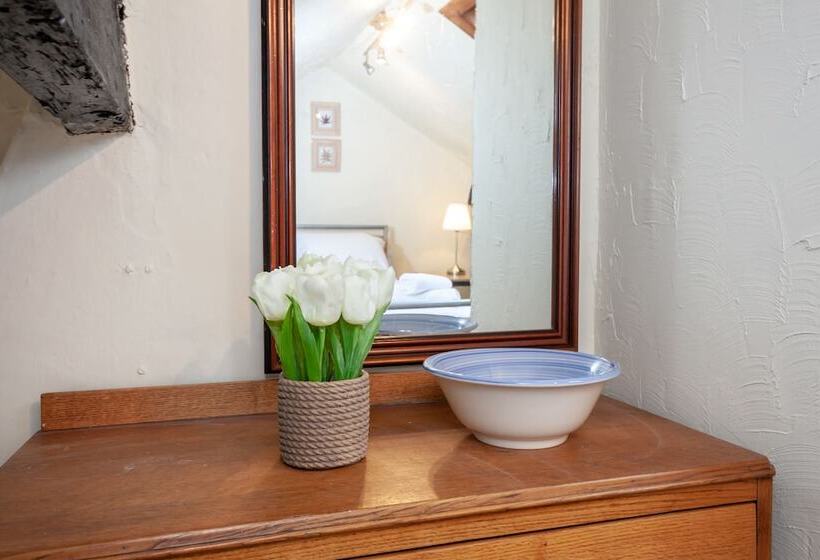 Ferncliff Cottage   In Peak Distric