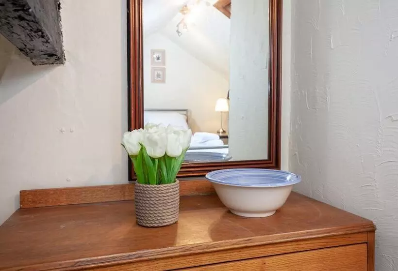 Ferncliff Cottage   In Peak Distric