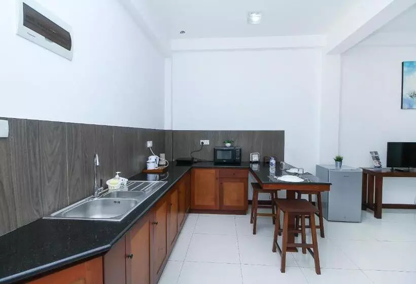 ホテル Iddamal Apartments