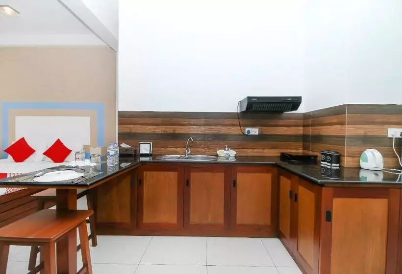 ホテル Iddamal Apartments