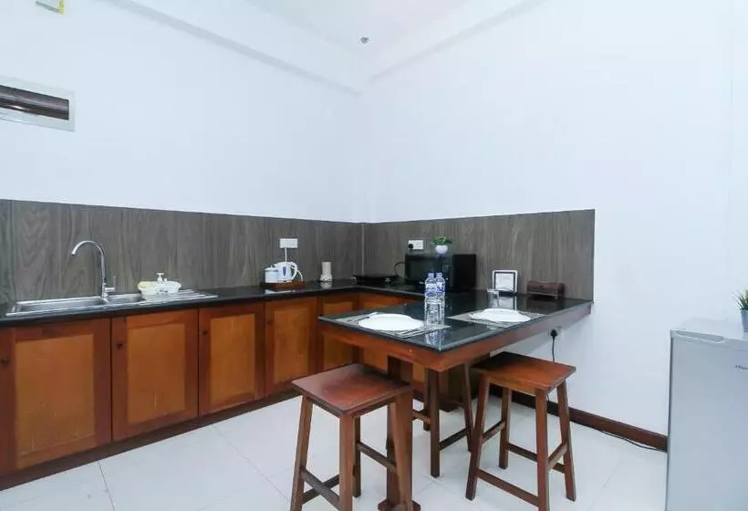 ホテル Iddamal Apartments
