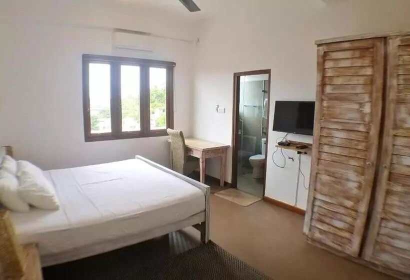ホテル Iddamal Apartments