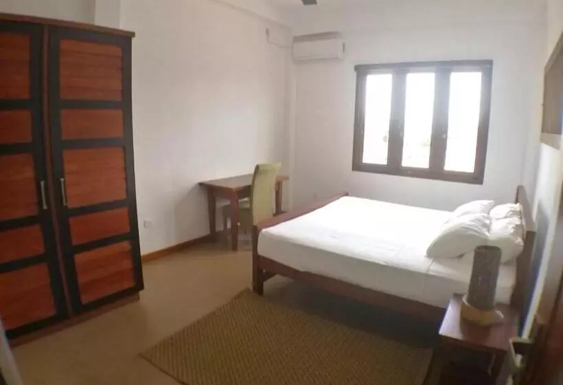 ホテル Iddamal Apartments