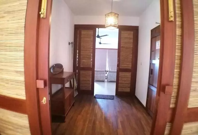 ホテル Iddamal Apartments