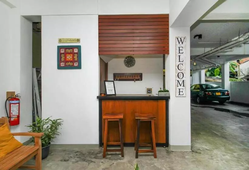 ホテル Iddamal Apartments