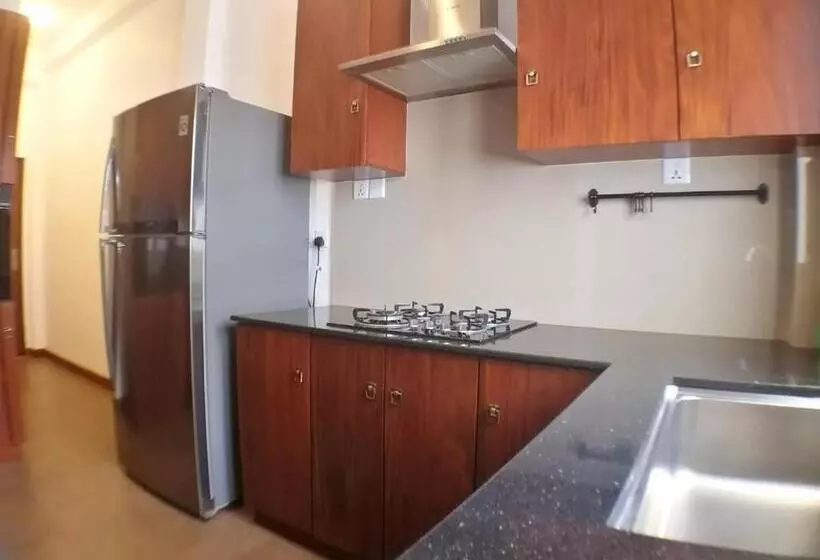 ホテル Iddamal Apartments