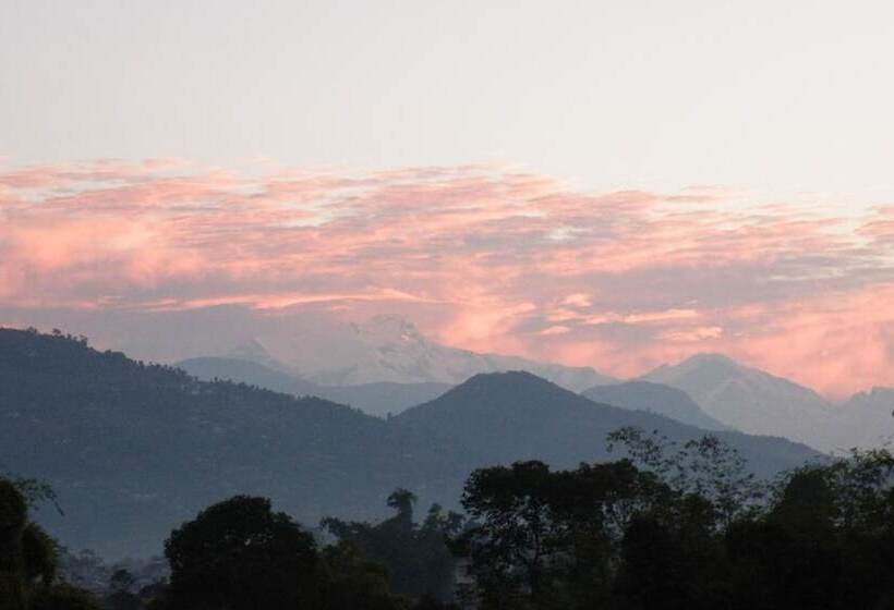 هتل Pokhara Abroad Inn