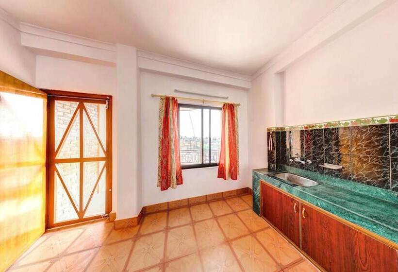 هتل Pokhara Abroad Inn