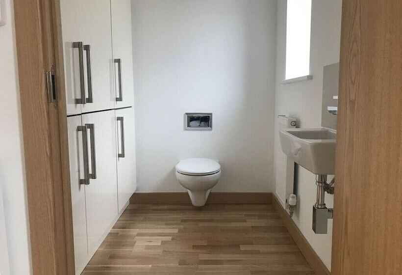 پانسیون Flamsteed Close