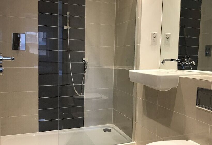 پانسیون Flamsteed Close