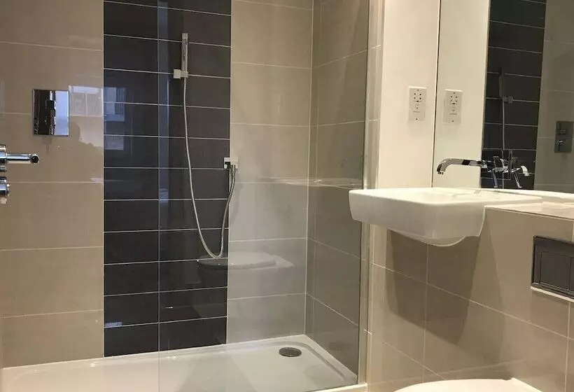 ペンション Flamsteed Close