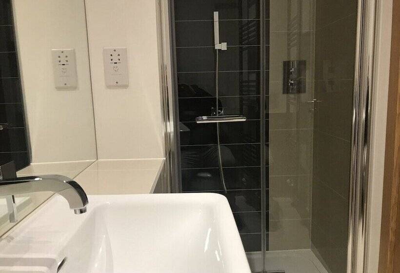 پانسیون Flamsteed Close