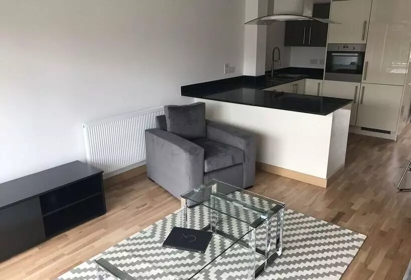 ペンション Flamsteed Close