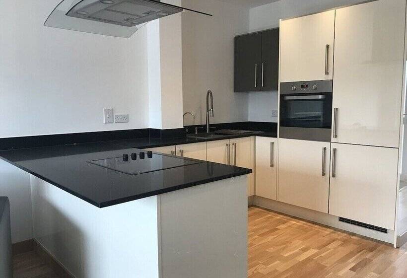 پانسیون Flamsteed Close