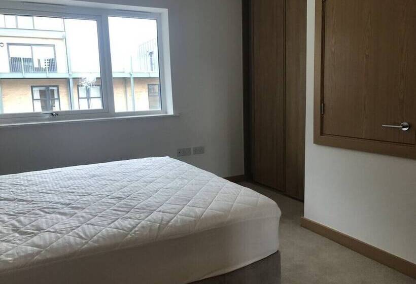 پانسیون Flamsteed Close