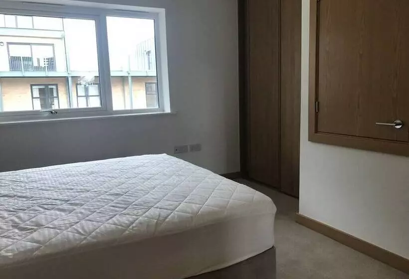 ペンション Flamsteed Close