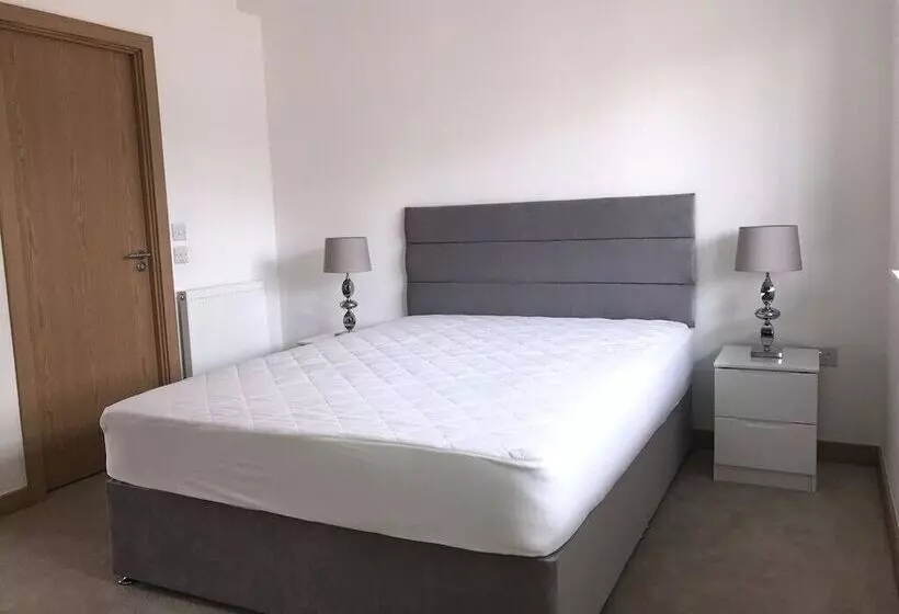 ペンション Flamsteed Close