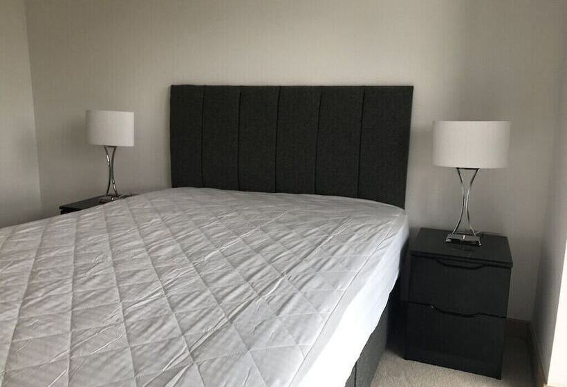 پانسیون Flamsteed Close