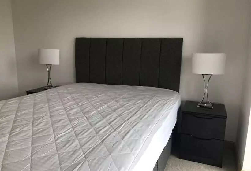 ペンション Flamsteed Close