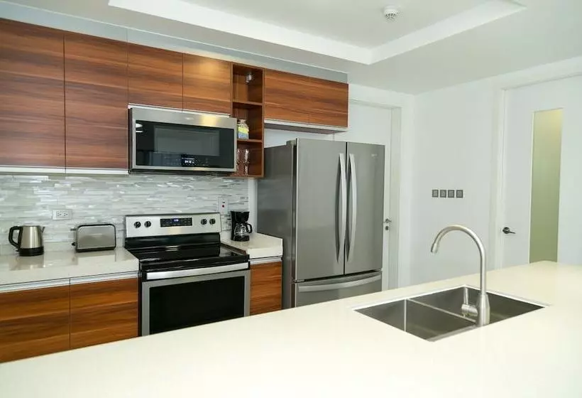 Ultra Luxury Apartment At  20 South