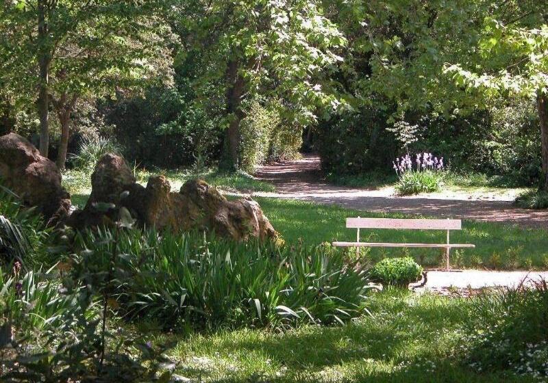 تختخواب و صبحانه Chateau De Raissac