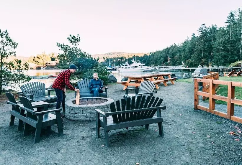 ホテル Snug Harbor Resort