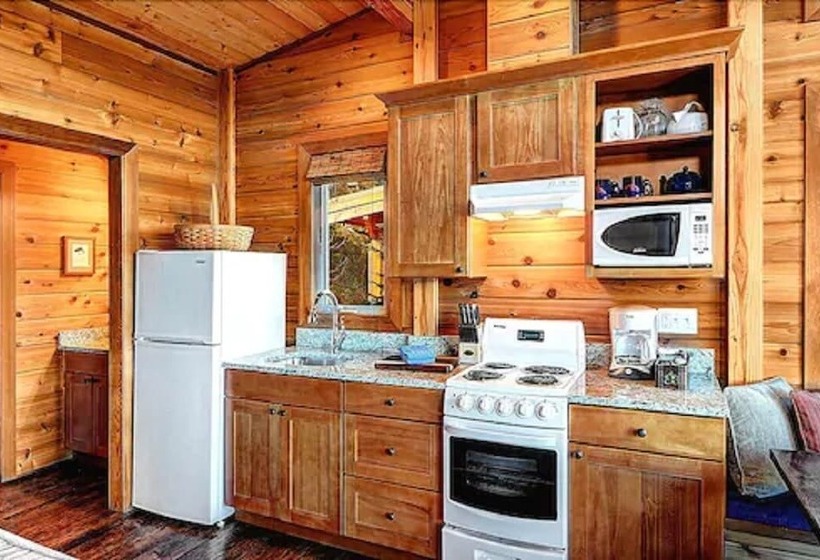 酒店 Snug Harbor Resort