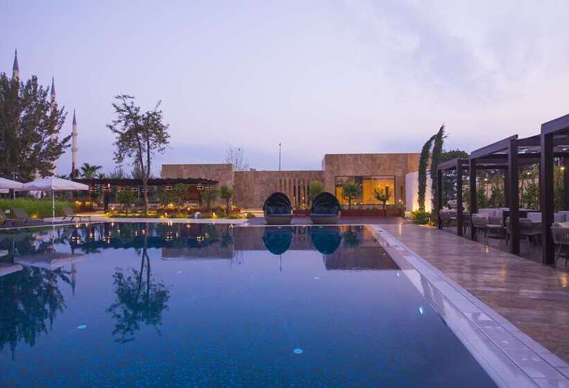 هتل Adana Hiltonsa