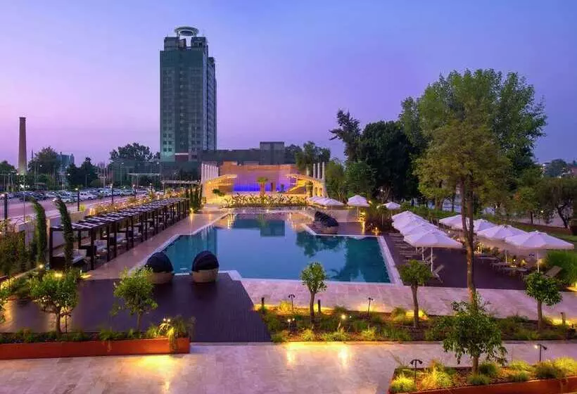 هتل Adana Hiltonsa