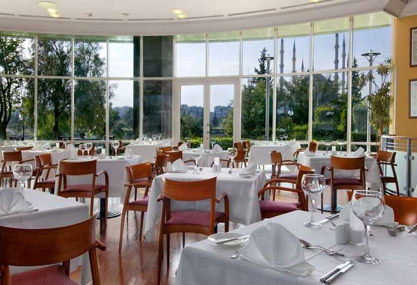 هتل Adana Hiltonsa