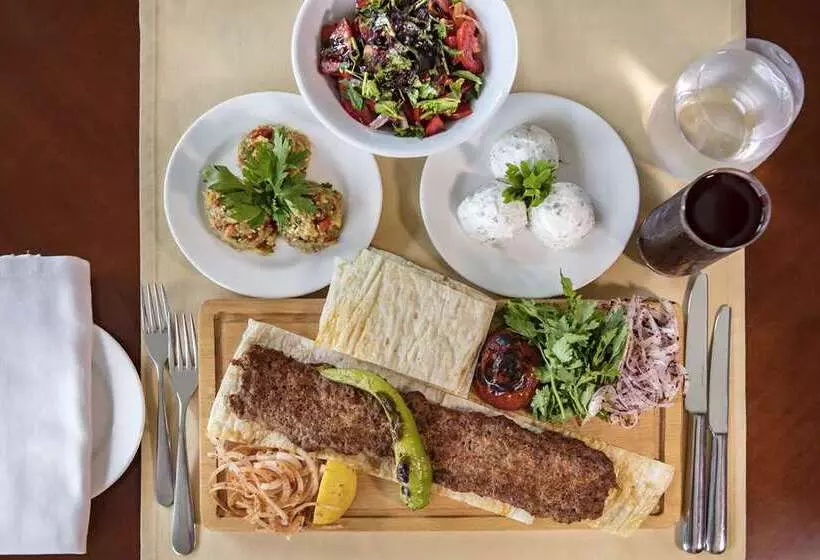 هتل Adana Hiltonsa