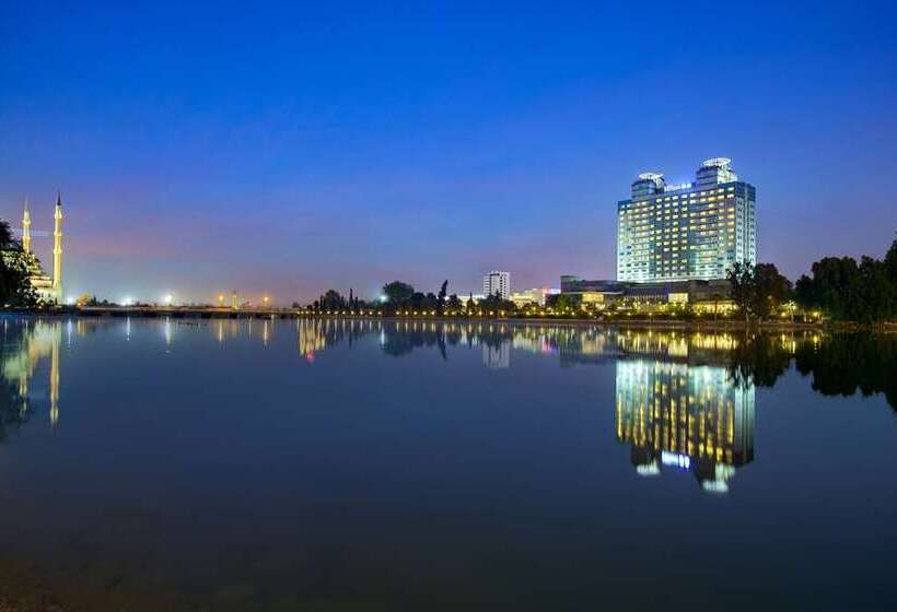 هتل Adana Hiltonsa