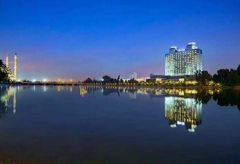 هتل Adana Hiltonsa