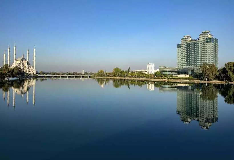 هتل Adana Hiltonsa